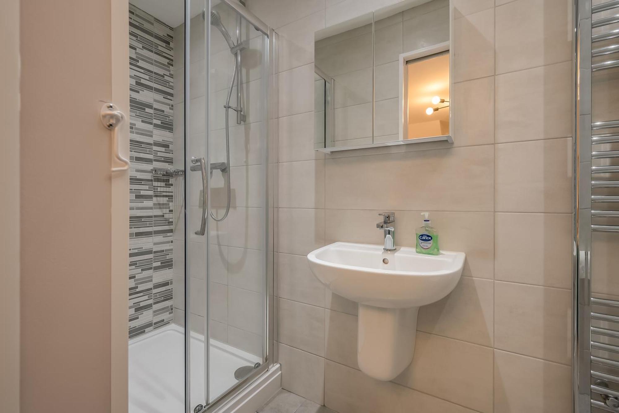 Staybynumbers - Belfast City Centre - 3 Bed, 3 Bathroom & Parking Exterior photo